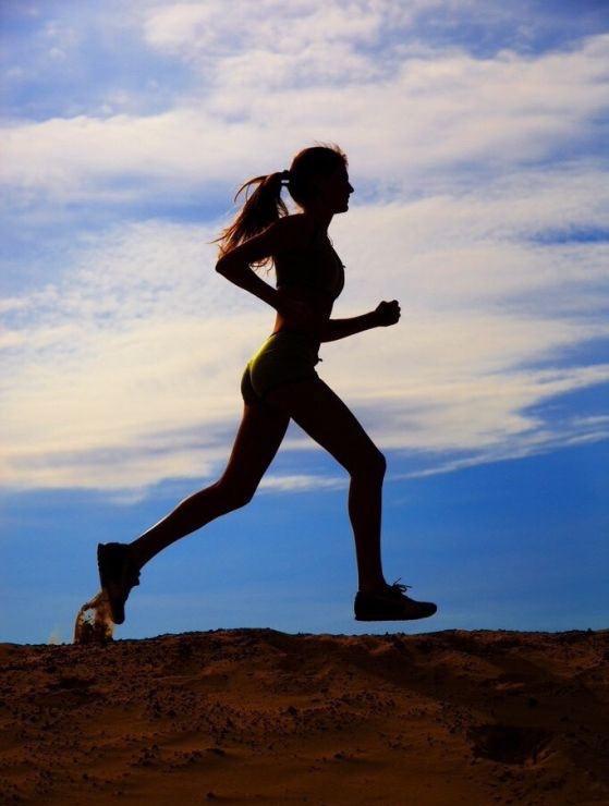 美女奔跑视频,美女奔跑的动感瞬间